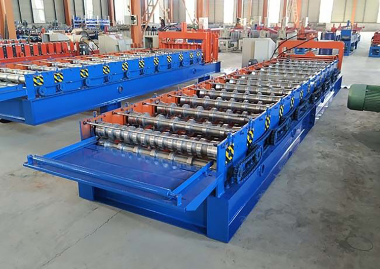 Профилегибочная машина для производства листового металла с трапециевидным цветным покрытием