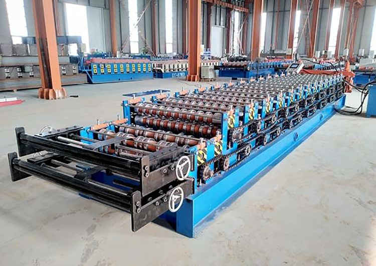 Профилегибочная машина для производства гофрированных стальных панелей