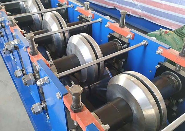 Flexible Operation Lip Channel Roll Forming Machine